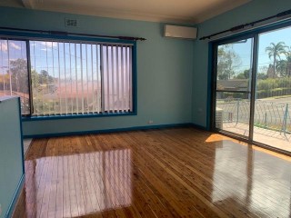 View profile: Excellent Location! Spacious 3 bedroom house! 1st Week Free Rent!