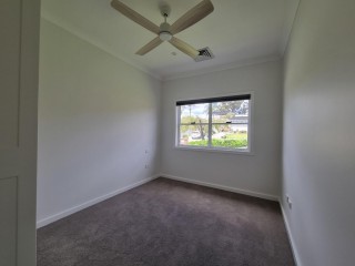 View profile: Spotless Renovated Home in Outstanding Location!