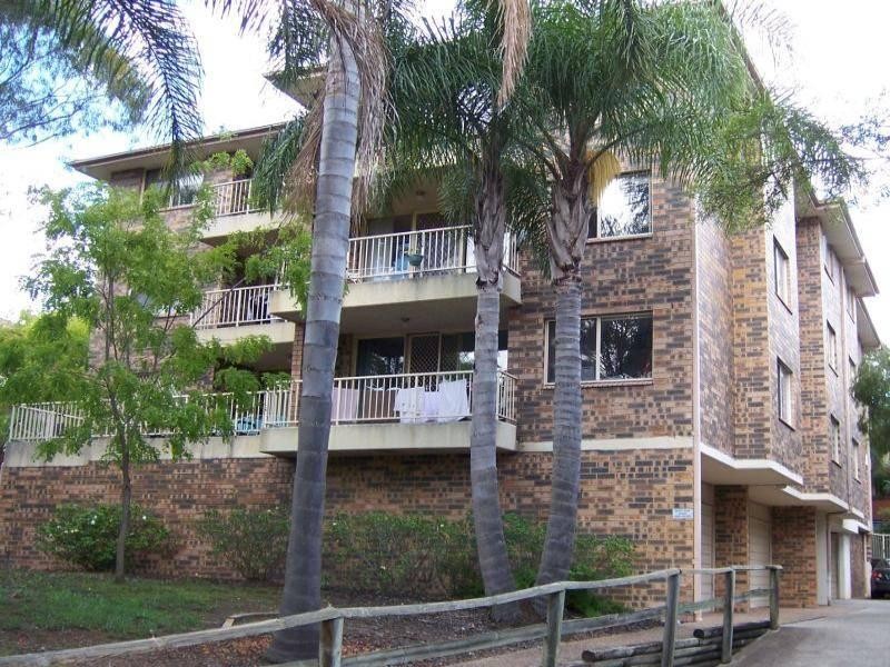 Perfect location to station and popular school catchment