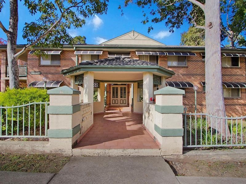 Outstanding Location - 5 Minutes Walk to Station