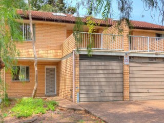 View profile: Lovely Refurbished 3 Bedroom Townhouse