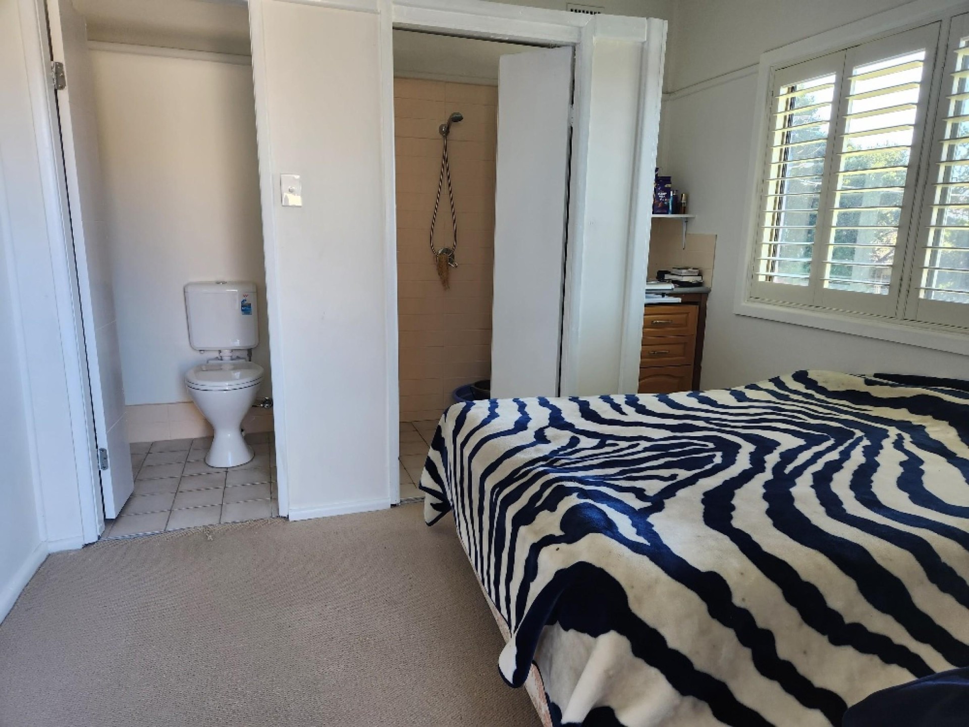 Cheap Flat- 10 Minutes Walk to Station