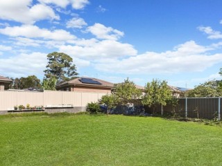 View profile: Quality 4 Bedroom Home- 8 Minutes to Station!