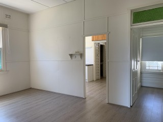 View profile: Spotless Renovated Half House- Excellent Location!