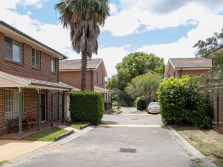 View profile: 3 Bedrooms- Walk to Station!