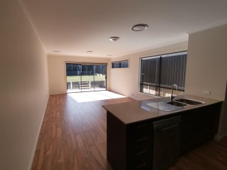 View profile: Massive BRAND NEW Duplex! 4 Bedrooms!