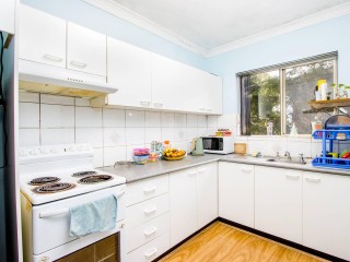 View profile: 5 Minutes to Station & Shopping Centre!