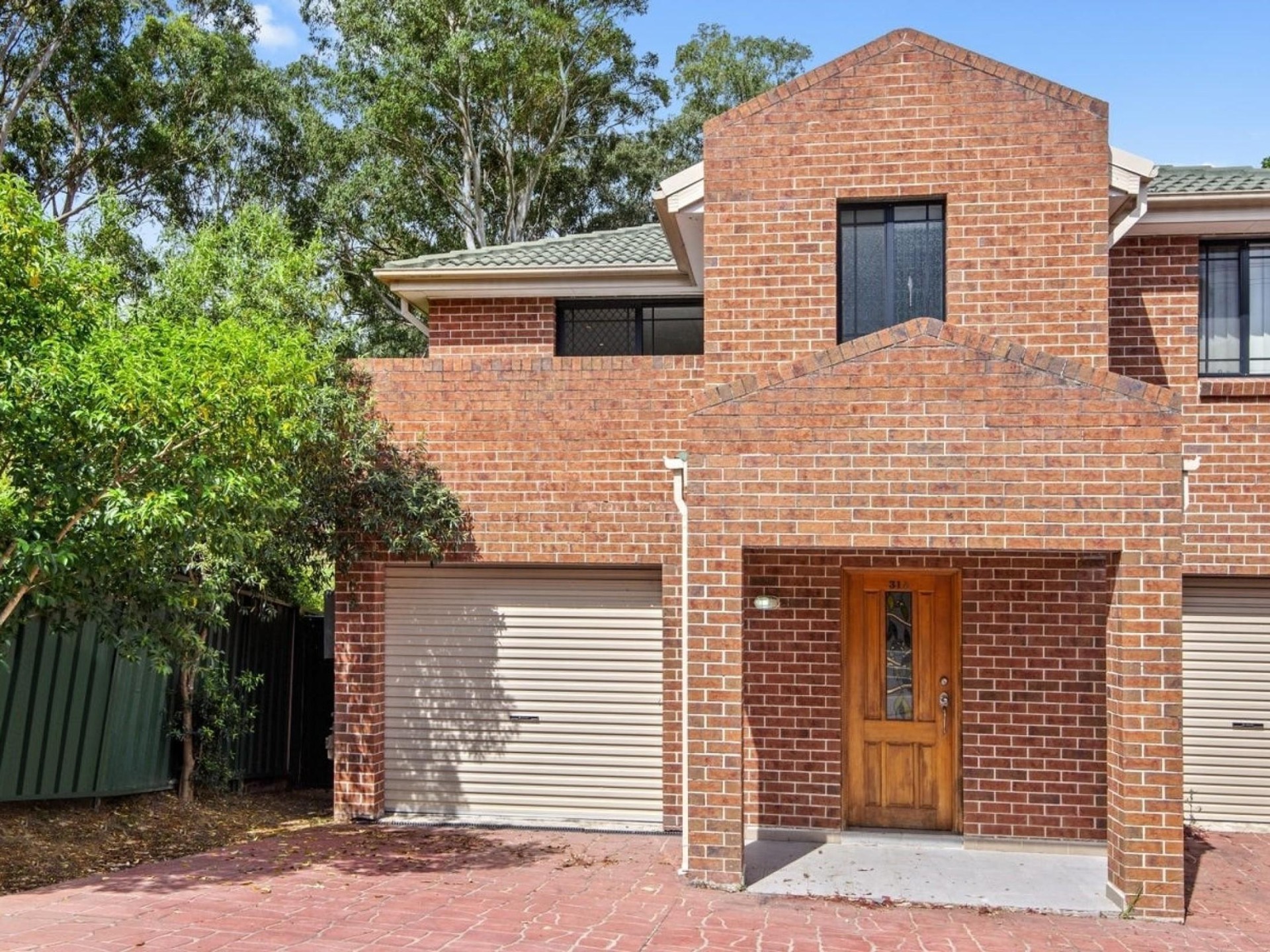 Large Full Brick 4 Bed Duplex- Walk to Station & Shops!