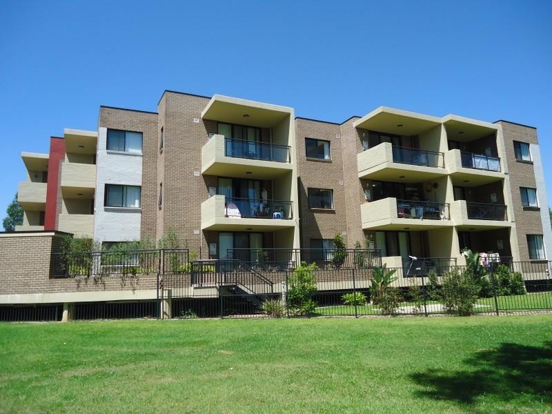 2 Bedrooms & 2 Toilets! Walk to Station!