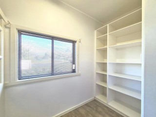 View profile: Beautiful Flat! Convenient Location!