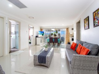 View profile: Luxurious 4 Year old, Ultra-Modern 4 Bedroom Home