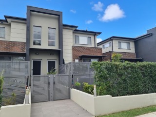 View profile: Exceptional Modern Living – 3 Bedroom Townhouse with 3 Ensuites!