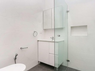 View profile: Outstanding Location- 5 Minutes to Station!