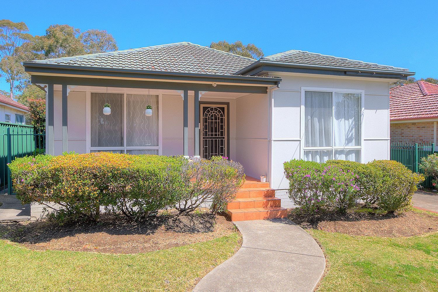 Prestige House with Location Plus! Catchment for Girraween Selective High School!