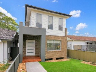 View profile: Quality Modern Home- 4 Bedrooms! 2 Bathrooms!