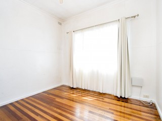 View profile: Three Bedrooms & Excellent Location!!