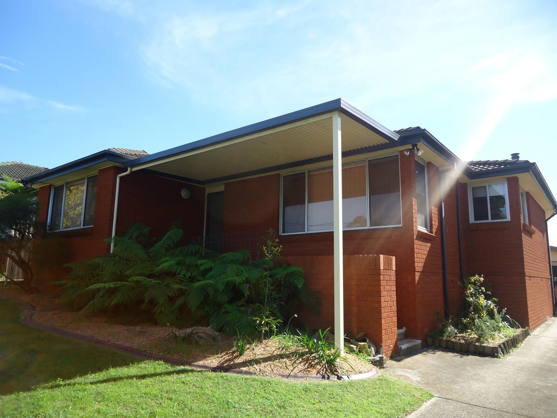 Lovely home with 4 bedrooms and Swimming Pool!