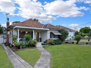View profile: Beautiful 4 Bedroom Family Home in a Great Location!!