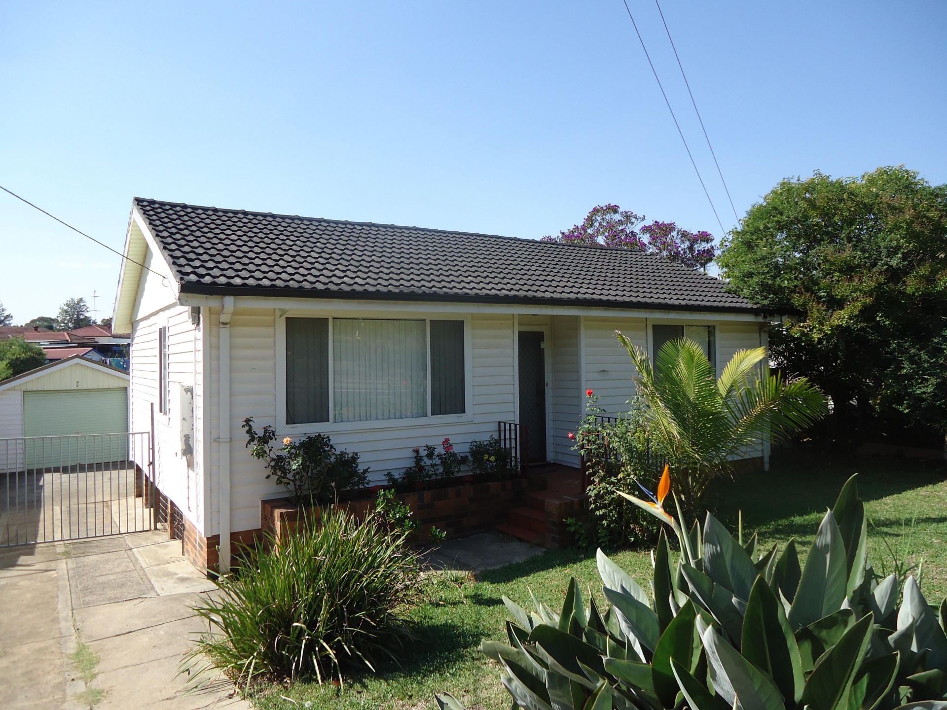 Beautiful home conveniently located within popular school catchments!