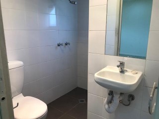 View profile: Huge granny flat! Walk to station!