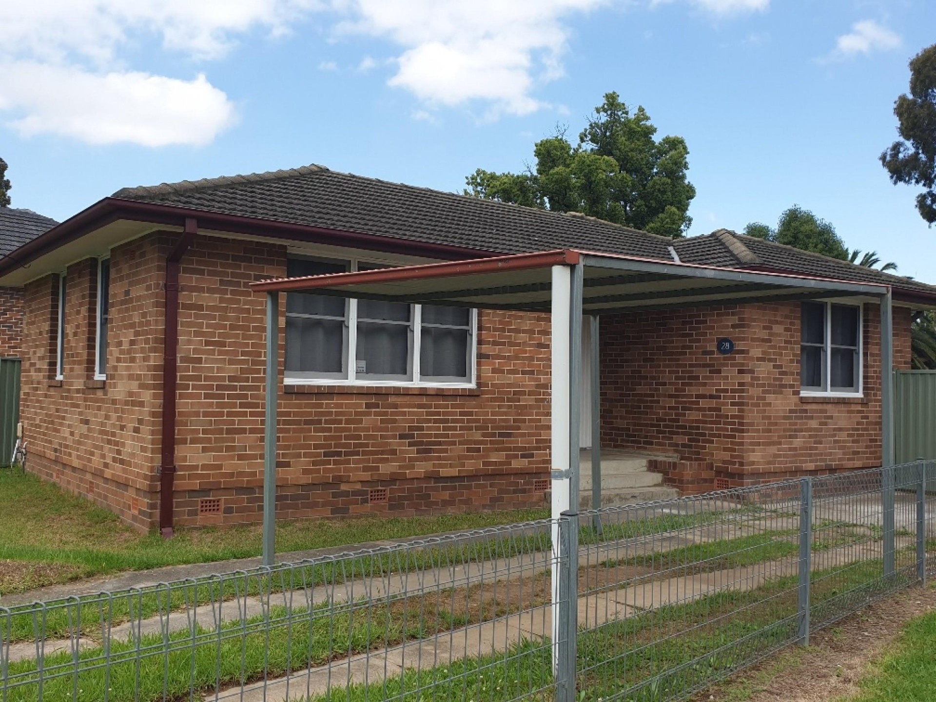 Walk to Station! In Westmead Primary School Catchment!