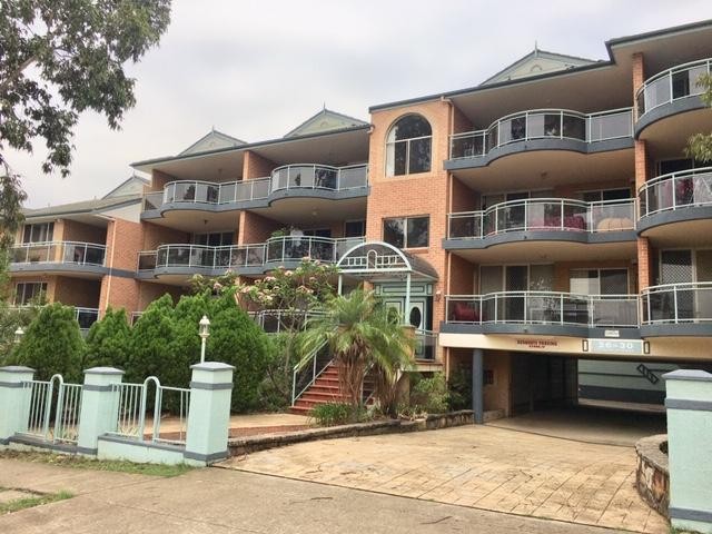 Outstanding Location! 3 Minutes to Station! Freshly Painted!!!