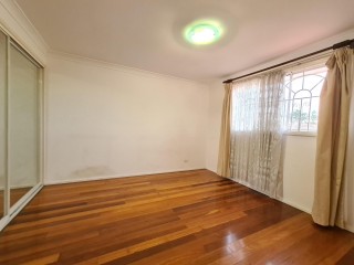 View profile: Massive 5 bedroom home- Close to Schools & transport