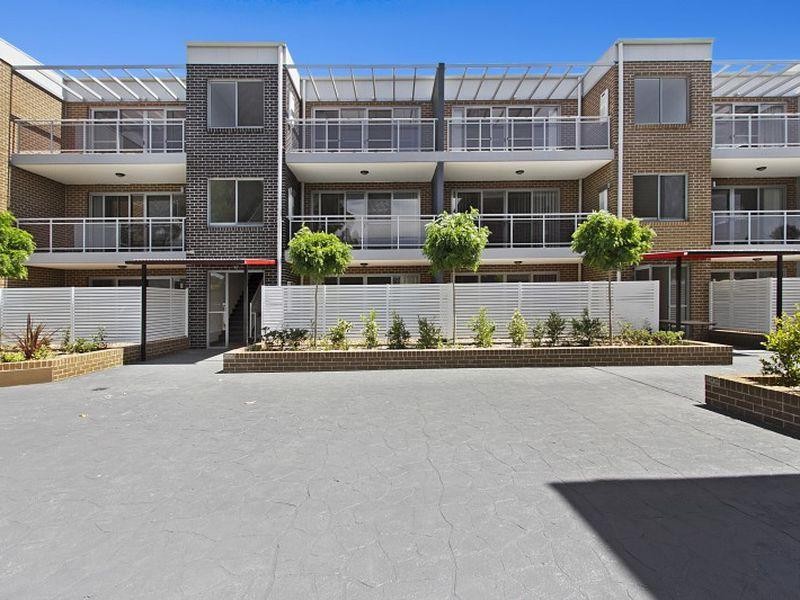 Fabulous Brand New Unit-Opposite Station!