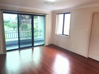 View profile: “Stylish & Spacious Home in a Quiet Street and walk to Station”