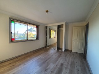 View profile: Great Townhouse! 3 Bedrooms Floating flooring! Garage and Parking Space.