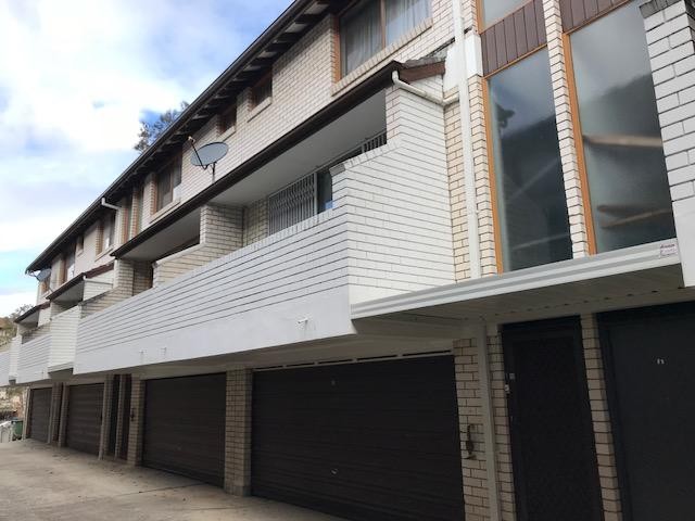 Walk to Station! 3 Bedrooms!