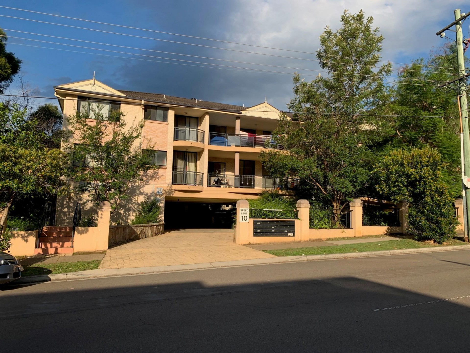 Ensuite! Gas cooking!  A/C! Pool in Complex!