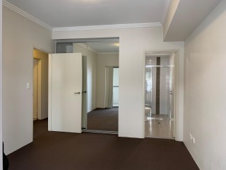 View profile: Walk to Granville Station!! Includes Air-conditioning!