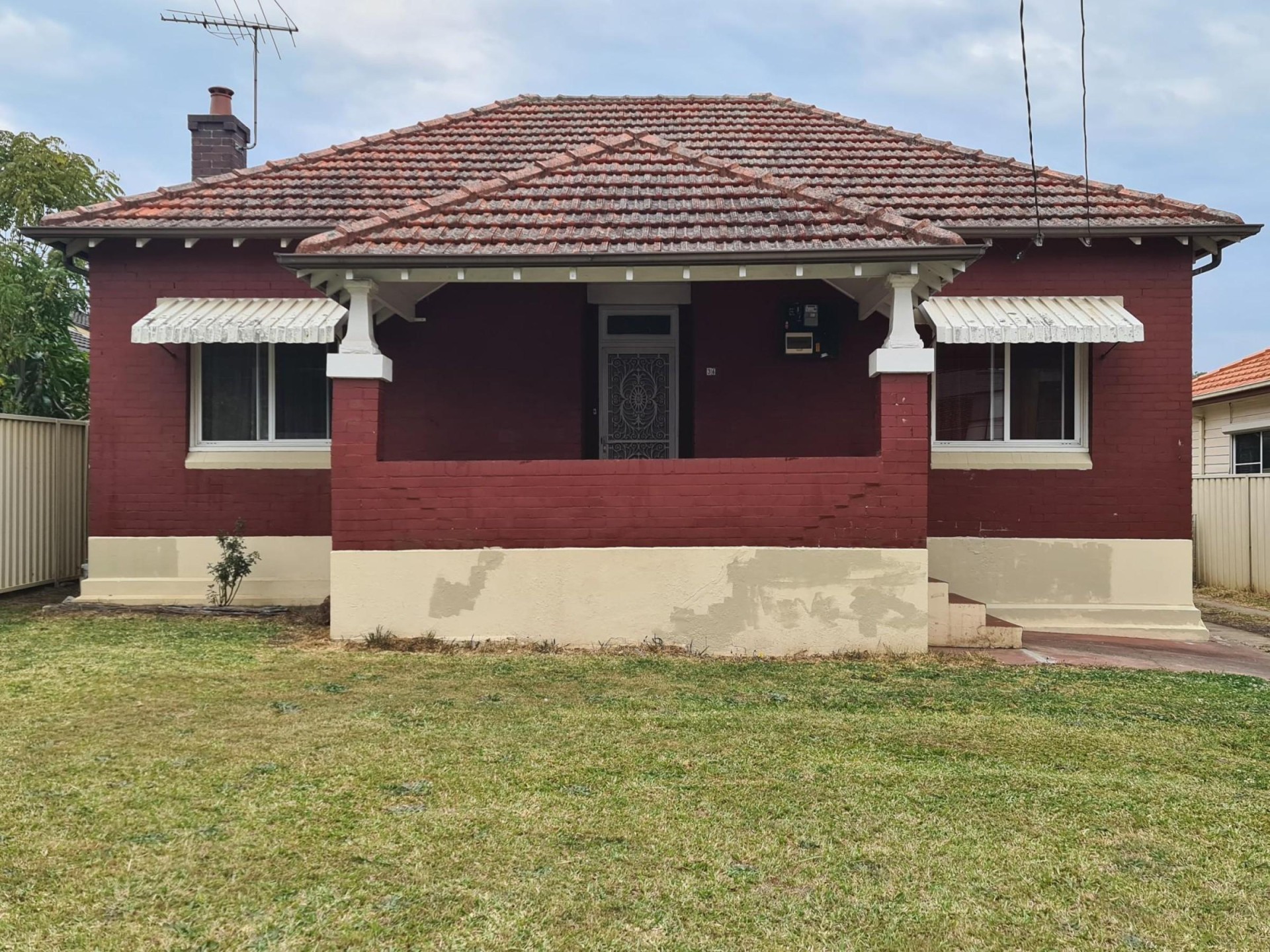 Large Four Bedroom Home & Walk to Station & Shopping Centre!