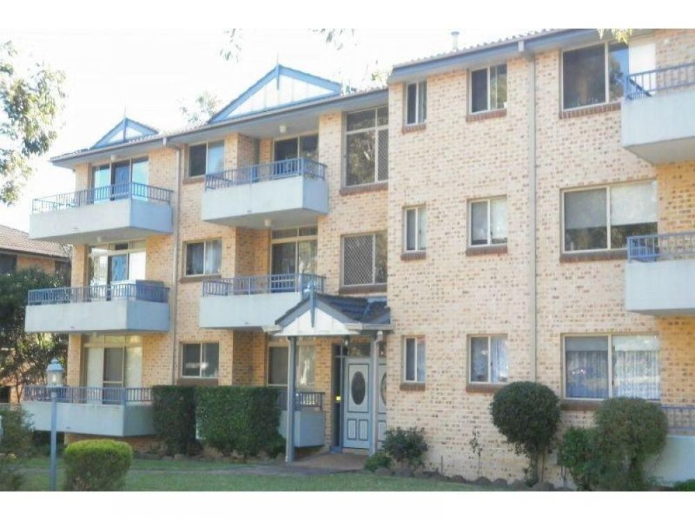 Two Minute Walk to Station! *One weeks free rent offered*