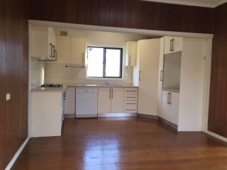 View profile: Cozy 3 Bedroom Family Home in a Peaceful Suburb!!