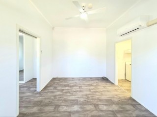 View profile: Beautiful Flat! Convenient Location!