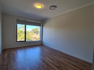 View profile: Massive BRAND NEW Duplex! 4 Bedrooms!