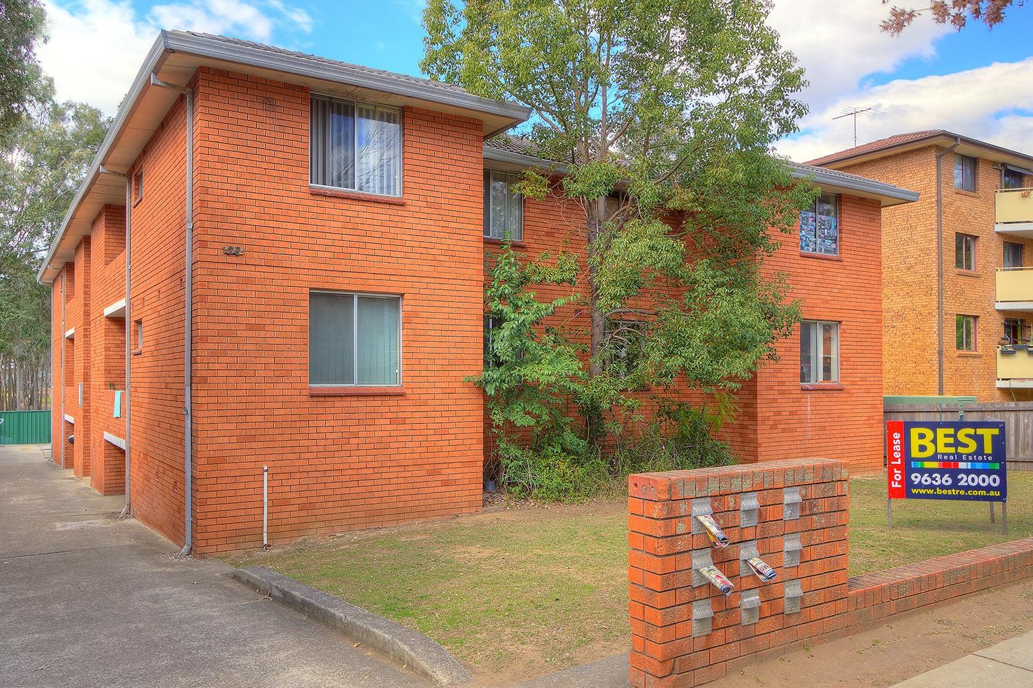Handy Location! Walk to Shops and Station!