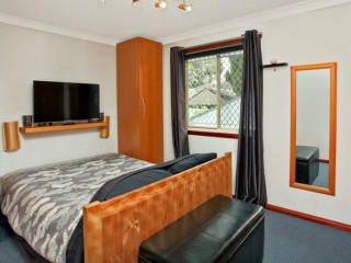 View profile: Spacious Home with Easy care Courtyard!