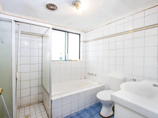 View profile: Two Minutes to Station-Gas cooking & New floorboards!