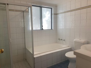 View profile: Freshly painted apartment!!! One Minute to Station!!