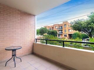 View profile: Outstanding Ground Floor Unit with Courtyard!