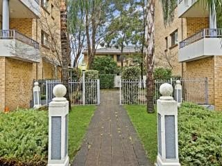 View profile: 2 Minutes Walk to Station!!