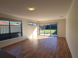 View profile: Massive BRAND NEW Duplex! 4 Bedrooms!