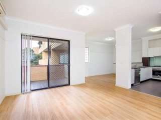 View profile: Superb Modern Unit! Walk to Hospitals & Station!