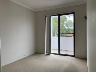 View profile: Walk to Westmead Hospital & Station!