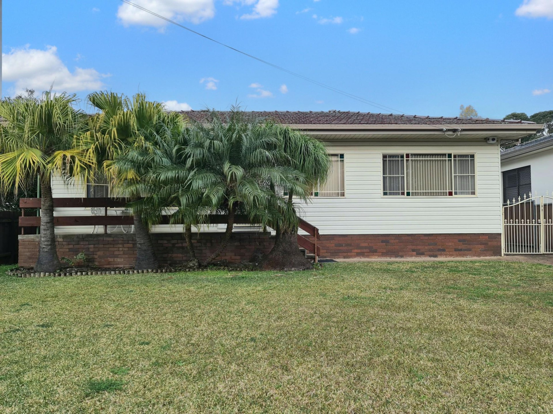 Charming 3 Bedroom Home Close To Station and Shopping