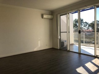View profile: 2 Bedrooms! 2 Bathrooms! 2 Minutes to Station!