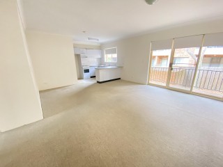 View profile: 5 Minutes walk to Station & Shops!